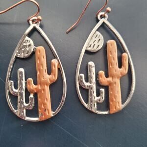 Cactus‎ Teardrop Dangle Earrings Lightweight Western Boho Alloy Silver Plated